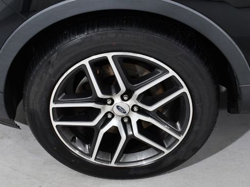 Used 2018 Ford Explorer Sport w/ Equipment Group 401A image 25