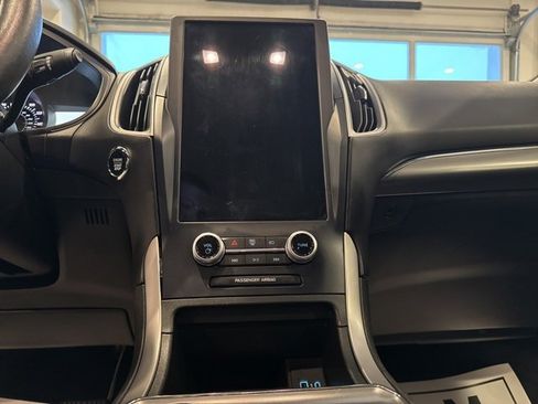 Used 2022 Ford Edge SEL w/ Convenience Package image 9