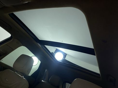 Certified 2020 Cadillac XT5 Premium Luxury w/ Platinum Package image 10