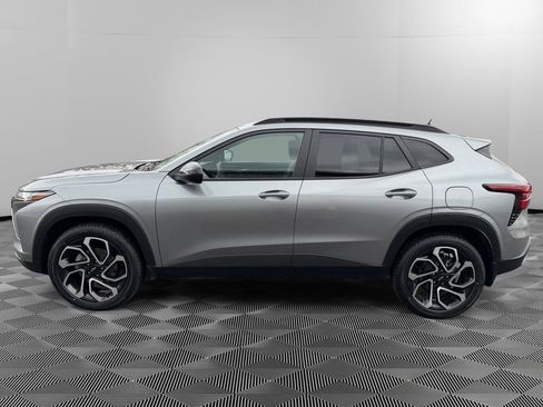 Used 2025 Chevrolet Trax RS w/ Driver Confidence Package image 4