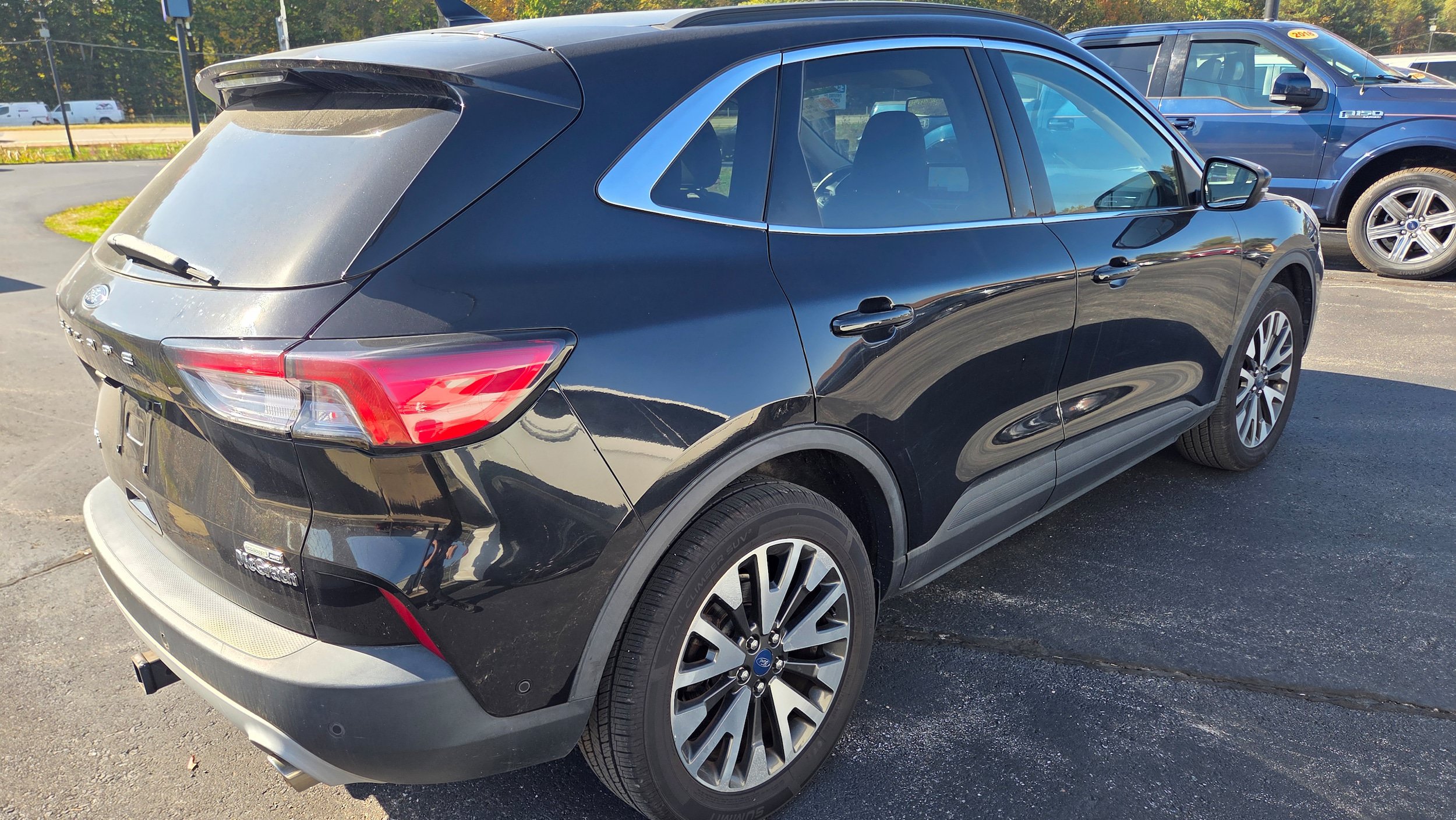 Used 2020 Ford Escape Titanium AWD/4WD image 3