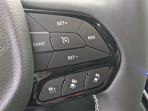 New 2026 Chrysler Pacifica Select image 16