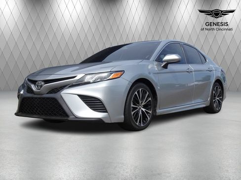 Used 2019 Toyota Camry SE FWD image 1