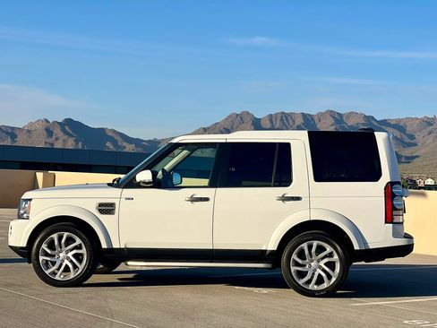 Used 2016 Land Rover LR4 HSE Silver Edition AWD/4WD image 3