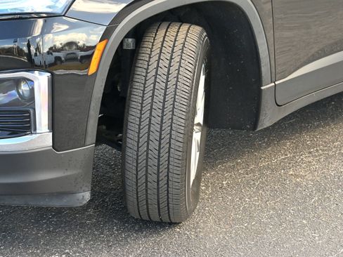 Used 2023 Chevrolet Traverse LT image 32