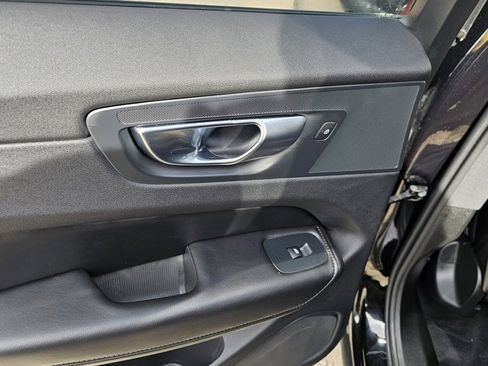 Certified 2025 Volvo XC60 B5 Plus image 15