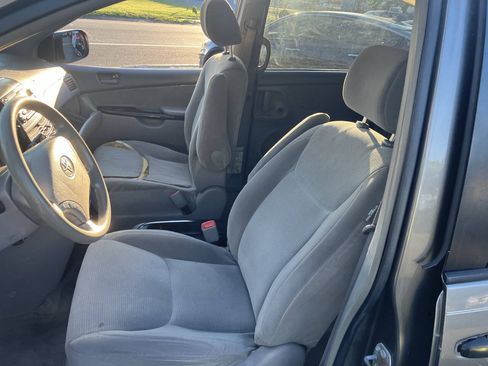 Used 2005 Toyota Sienna CE FWD image 24