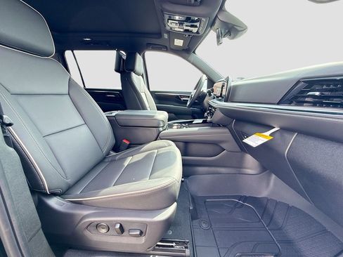 New 2026 Chevrolet Suburban Premier AWD/4WD image 32