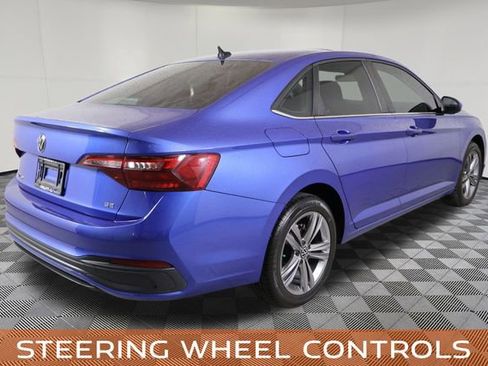 Used 2022 Volkswagen Jetta SE FWD image 5