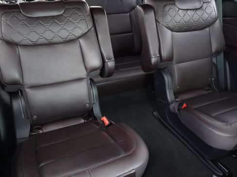 Used 2025 Ford Explorer Platinum w/ Ultimate Package image 22