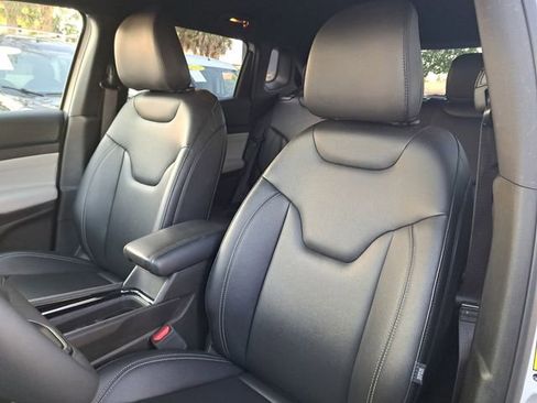 Used 2025 Jeep Compass Limited image 18