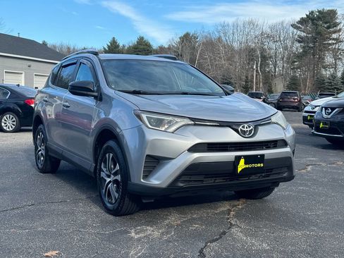 Used 2016 Toyota RAV4 LE image 2