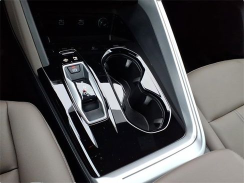 Used 2025 Audi Q5 Premium w/ Convenience Package image 16