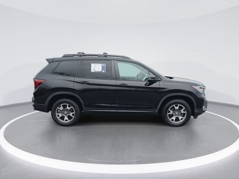 Used 2023 Honda Passport TrailSport image 2