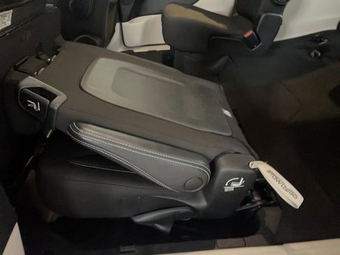 Used 2022 Chrysler Voyager LX FWD image 24