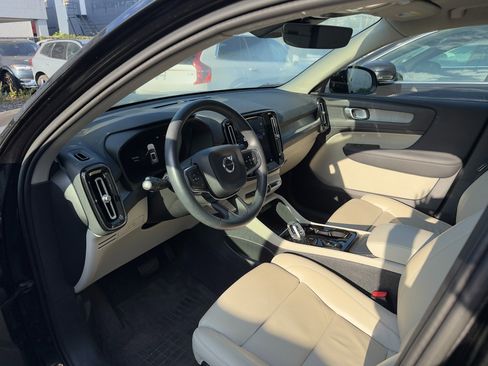 Certified 2023 Volvo XC40 B5 Plus w/ Climate Package image 16