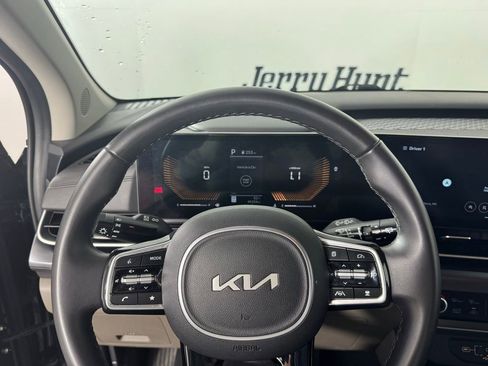 Used 2025 Kia Carnival LXS image 19