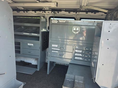 Used 2014 Chevrolet Express 2500 image 10