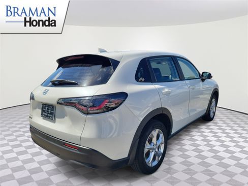 Certified 2024 Honda HR-V LX image 3