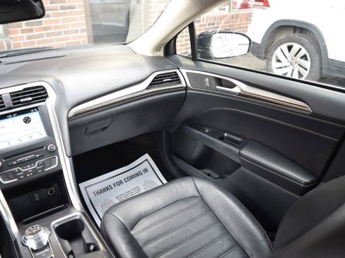 Used 2017 Ford Fusion SE w/ Fusion SE Technology Package FWD image 14
