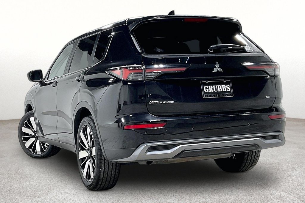 Used 2025 Mitsubishi Outlander SE AWD/4WD image 15
