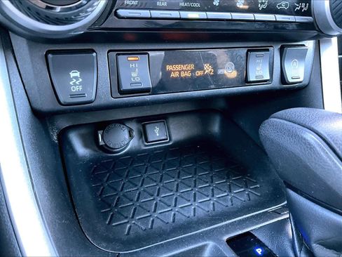 Used 2022 Toyota RAV4 XLE image 27