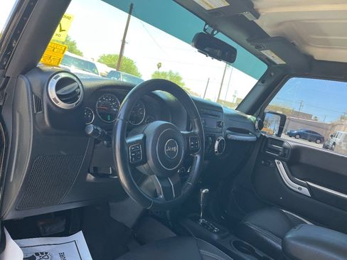 Used 2015 Jeep Wrangler Unlimited Sahara w/ Connectivity Group AWD/4WD image 19
