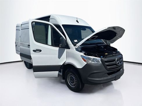 Used 2024 Mercedes-Benz Sprinter 2500 w/ Acoustic Package image 34
