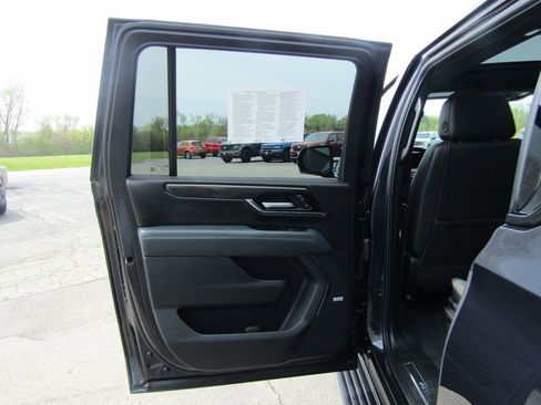 Used 2025 GMC Yukon XL AT4 w/ AT4 Premium Package AWD/4WD image 40
