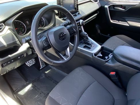 Used 2020 Toyota RAV4 XLE w/ Convenience Package FWD image 26