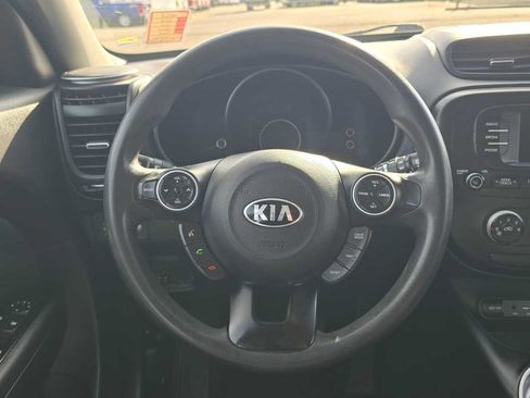 Used 2018 Kia Soul FWD image 12