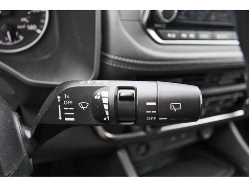 Used 2024 Nissan Rogue S AWD/4WD image 10