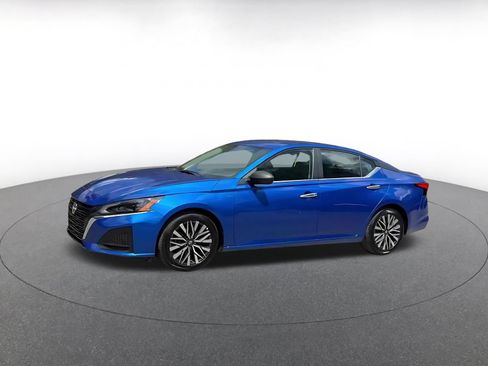 Used 2025 Nissan Altima 2.5 SV FWD image 6