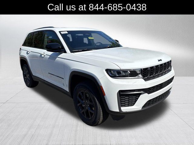 New 2027 Jeep Grand Cherokee Altitude RWD image 3