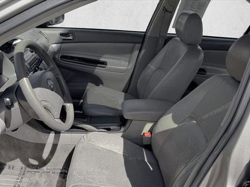 Used 2005 Toyota Camry LE FWD image 9