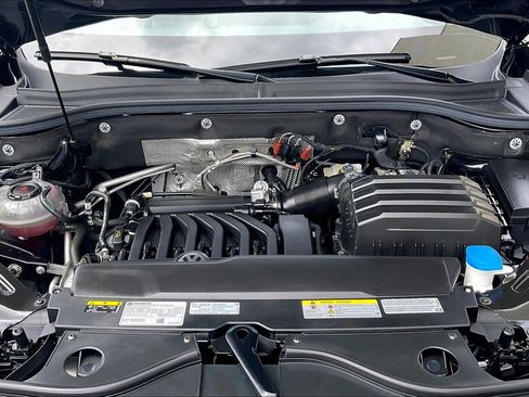 Certified 2022 Volkswagen Atlas Cross Sport SEL R-Line AWD/4WD image 9