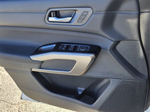 New 2025 Nissan Pathfinder Platinum image 30