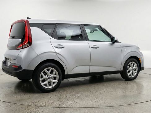 Used 2025 Kia Soul LX w/ LX Technology Package image 9