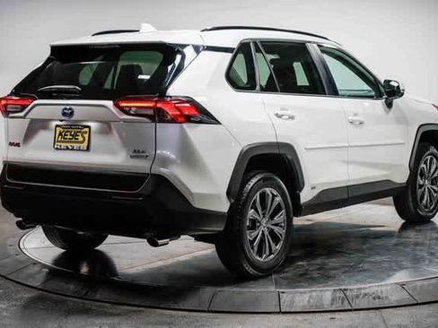 Certified 2022 Toyota RAV4 XLE Premium image 4
