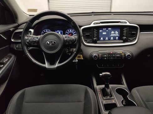 Used 2018 Kia Sorento FWD image 22
