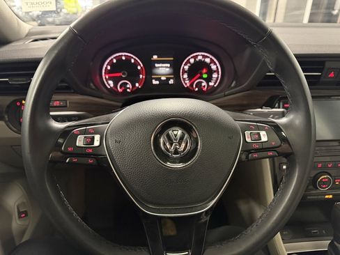 Used 2020 Volkswagen Passat 2.0T SEL image 11