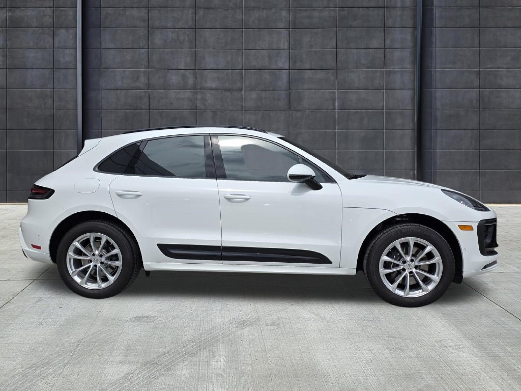 Certified 2025 Porsche Macan AWD/4WD image 7