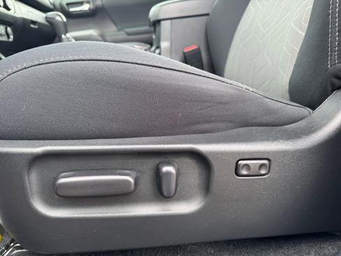 Used 2023 Toyota Tacoma TRD Off-Road image 15