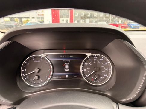 Used 2024 Nissan Sentra SV FWD image 32