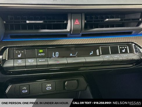 Used 2024 Toyota Prius XLE FWD image 16