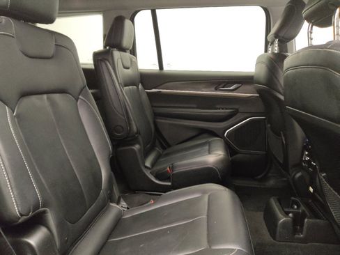 Used 2022 Jeep Grand Cherokee L Limited image 19