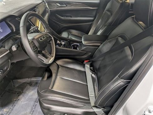 Used 2025 Jeep Grand Cherokee L Limited w/ Black Appearance Package image 12