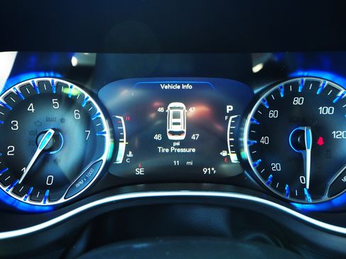 New 2025 Chrysler Voyager LX image 29