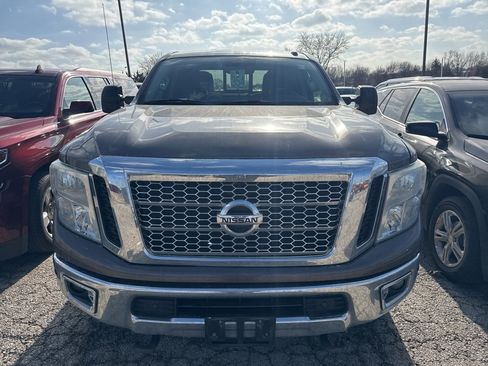 Used 2017 Nissan Titan SV image 2