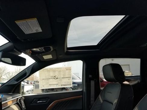 New 2026 GMC Canyon Denali image 13